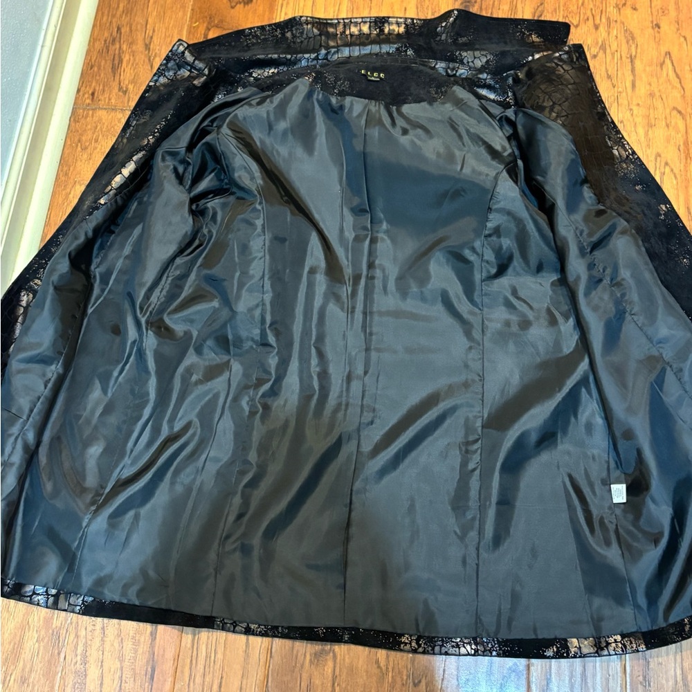 ELCC Black Snakeskin Textured Button Jacket – Size L - Picture 9 of 13